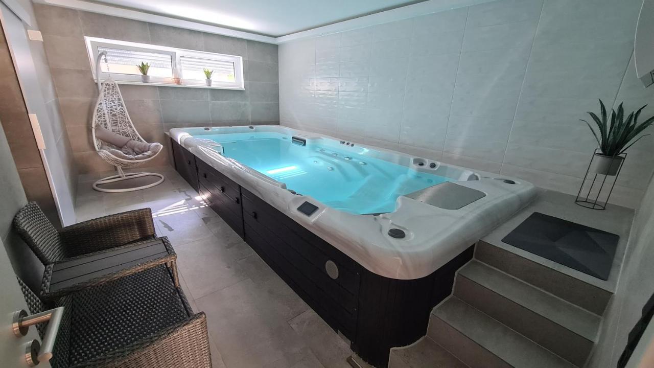 Schlaffass Mit Wellness In Alter Scheune Seinsheim Luaran gambar